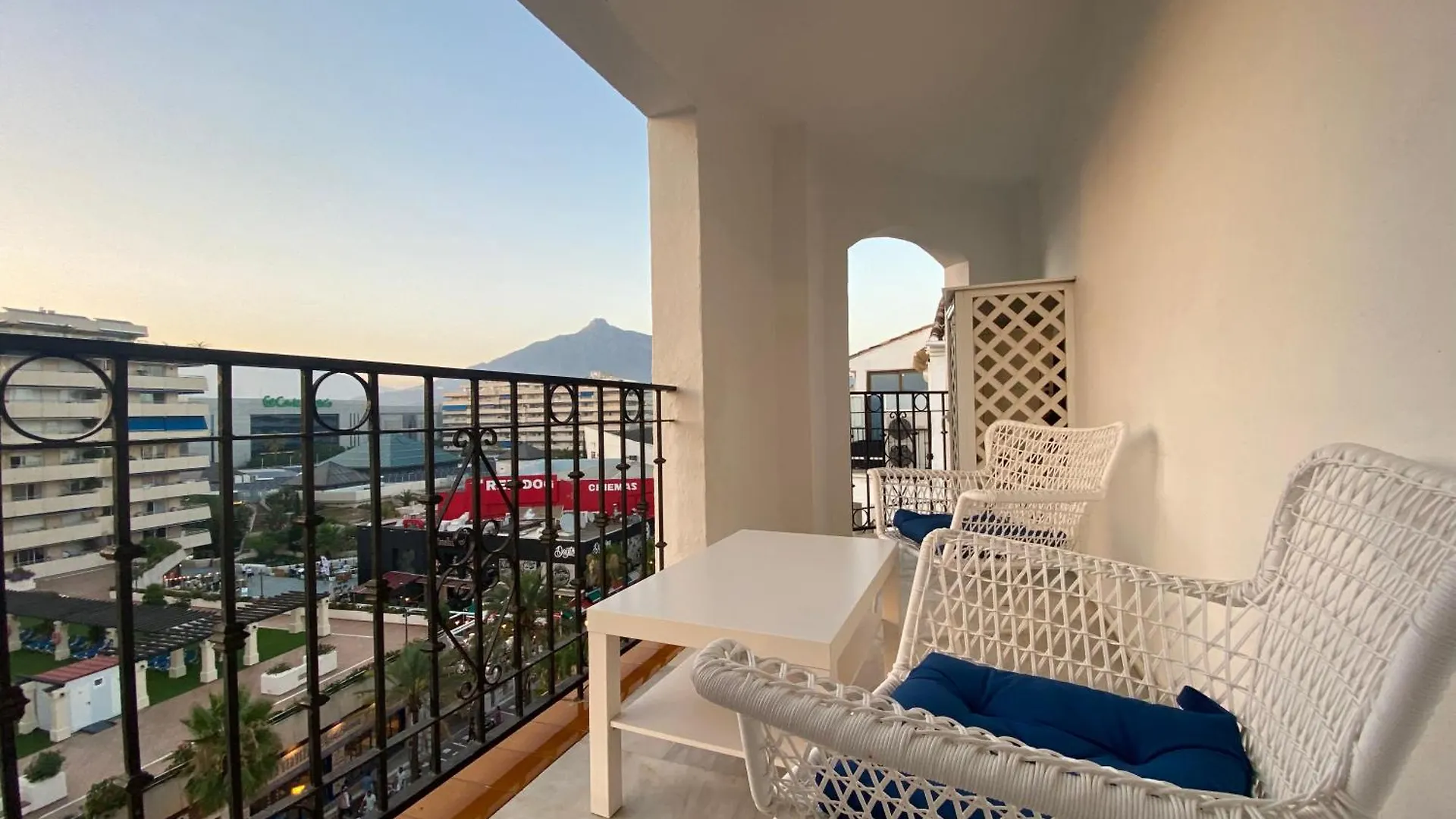 Beach & Puerto Banus Marbella Penthouse アパート