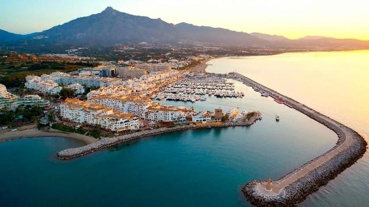 Beach & Puerto Banus Marbella Penthouse アパート
